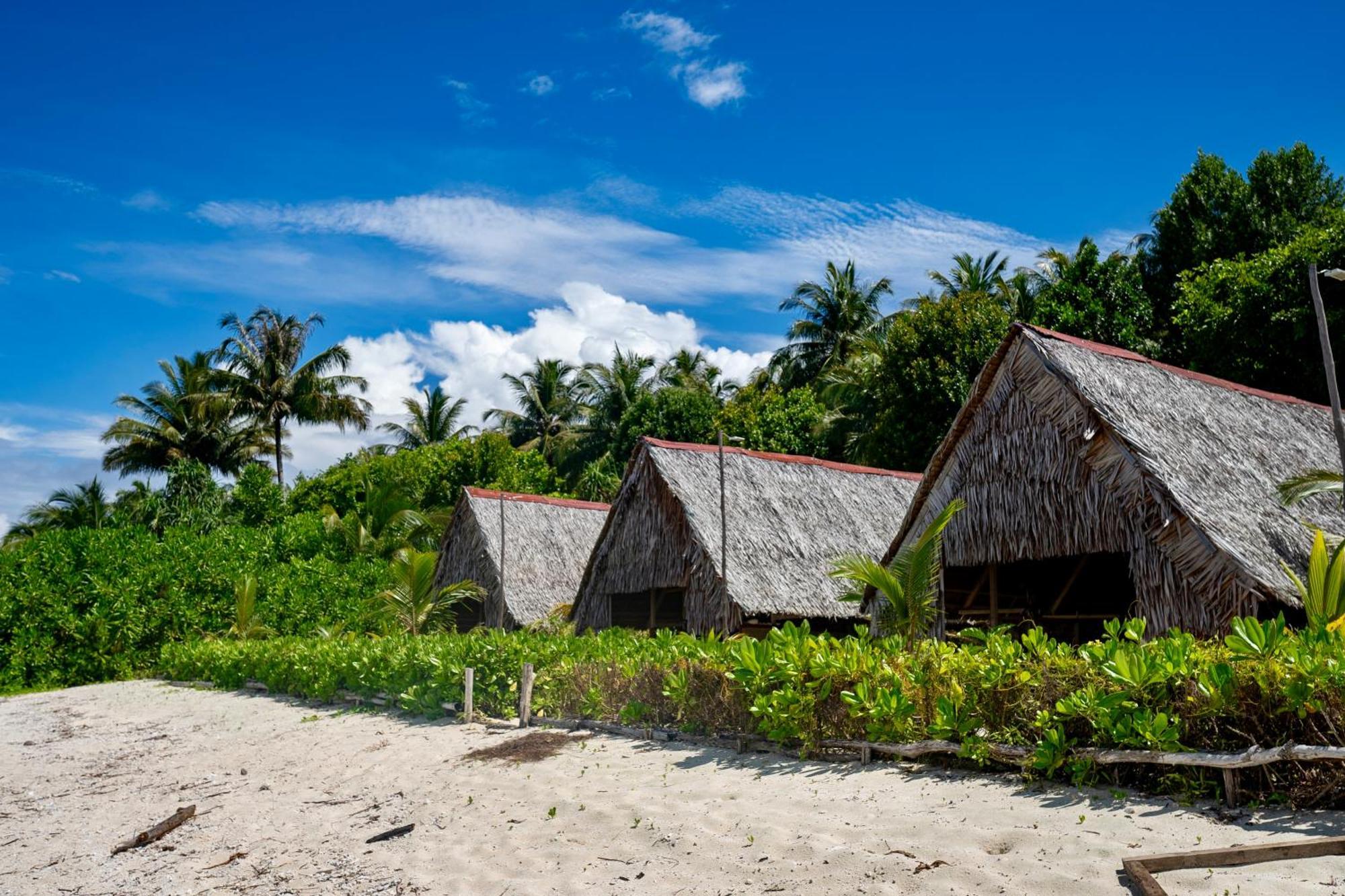 Ira Bungalows Pulau Banyak Alaban Exterior photo